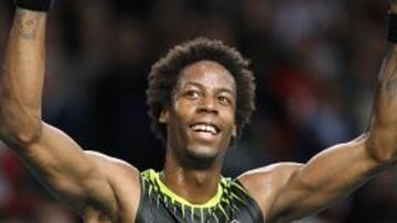 <b>Monfils</b> celebra su triunfo ante Federer.