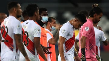 RIO DE JANEIRO, BRAZIL - JULY 05: Pedro Gallese (R) goalkeeper of Peru and his teammates react after losing a semi-final match of Copa America Brazil 2021 between Brazil and Peru at Estadio Ol&iacute;mpico Nilton Santos on July 05, 2021 in Rio de Janeiro,