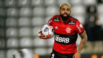 Asuncion (Paraguay), 11/08/2021.- Gabriel Barbosa of Flamengo celebrates after scoring during the Copa Libertadores quarter final soccer match between Olimpia and Flamengo at Manuel Ferreira Stadium in Asuncion, Paraguay, 11 August 2021. EFE/EPA/Cesar Olm