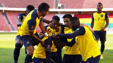 MIRAFLORES, BOLIVIA - NOVEMBER 12: Beder Caicedo of Ecuador celebrates with teammates after scoring the first goal of his team during a match between Bolivia and Ecuador as part of South American Qualifiers for Qatar 2022 at Estadio Hernando Siles on Nove