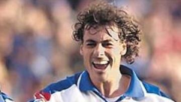 <b>EJEMPLO</b>. Dani es una muestra de la política de fichajes; llegó al equipo porque contaba con la carta de libertad.