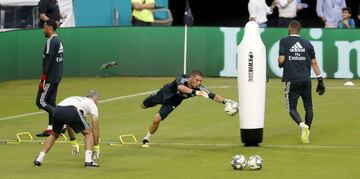 Lunin, Keylor Navas y Casilla. 