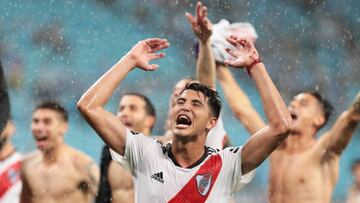 Los jugadores y la hinchada celebraron bajo la lluvia