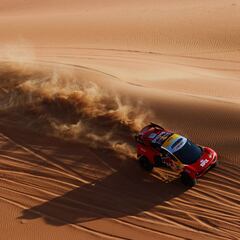 Loeb iguala a un Sainz histórico