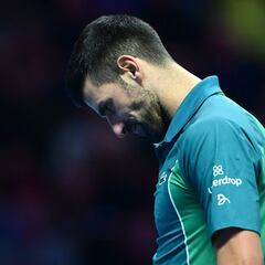 Djokovic contra las cuerdas: depende de Sinner para avanzar