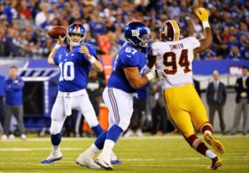 El primer cuarto se cerr¨® con un field goal de Josh Brown que puso un 12-0 en el marcador. En el primer drive del segundo, Washington estrenaba casillero con su primer field goal, que contestar¨ªan los azules en la siguiente posesi¨®n, y de nuevo los Redskins en la siguiente. Con este baile de goles de campo llegamos al descanso, 6-15.