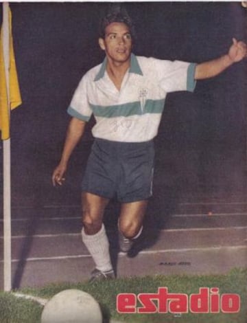 11.- Mario Soto jugó por Universidad Católica y anotó siete goles en 12 partidos contra Colo Colo.