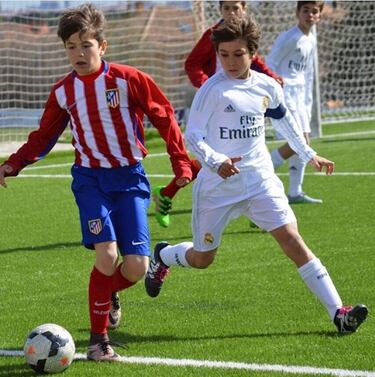 En marzo de 2016. Derbi madrileño en categoría Alevín: Gonzalo vive uno de sus primeros clásicos en La Fábrica. 