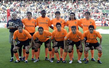 El Valencia se proclamó campeón de Liga matemáticamente tras ganar en el Sánchez Pizjuán, el 9 de mayo de 2004 con goles de Vicente y Baraja. Era su segundo título en tres temporadas.