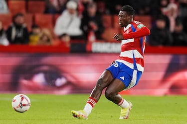 Aprobados y suspensos del Granada: Calero gana la partida de ajedrez a Escribá