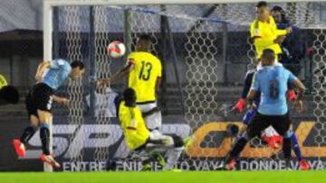 God&iacute;n le gan&oacute; la marca a Zapata en el primer gol de Uruguay. 