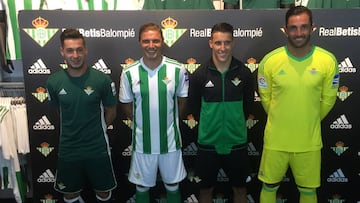 Joaqu&iacute;n, en la presentaci&oacute;n de la camiseta del Betis.