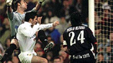 <B>IMPARABLE</B>. Raúl se jugó el tipo ante Notario para conseguir su quinto gol en cuatro partidos seguidos.