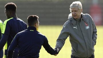 Wenger defiende a Alexis por supuesta pelea con compañeros