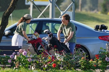 La pareja aficionada al golf han compartido una bonita jornada en el campo de La Valmuza, en Salamanca. 