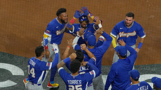 Venezuela tumba al campeón y se cita con la historia en el Clásico Mundial de Béisbol