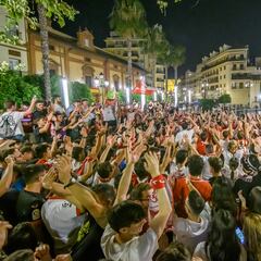 Aficionados de la Roma arremetieron contra Tecatito Corona y Acuña