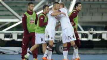 El jugador de Torino, Omar El Kaddouri, celebra despu&eacute;s de anotar un gol ante el Verona