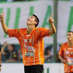 Diez años del último partido de James con Banfield