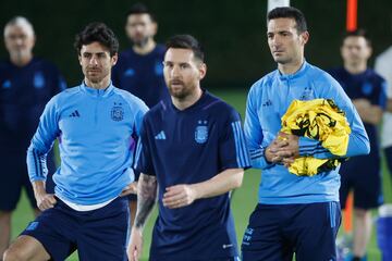 Pablo Aimar, junto a Messi y Scaloni en un entrenamiento de Argentina. 

