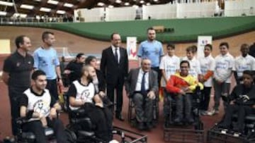 El presidente de Francia, François Hollande visitó este martes el Instituto Nacional del Deporte de Francia en París (Francia) para fomentar el ejercicio físico y luchar contra el sedentarismo.