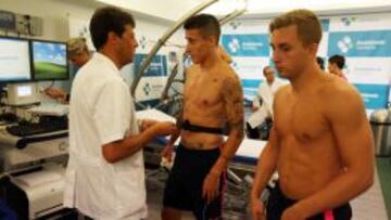 Tello, durante el reconocimiento médico del Barça.
