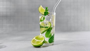 This Cuban classic, loved by Ernest Hemingway, is the perfect cocktail to drink in good company, out in the open air on hot summer nights.