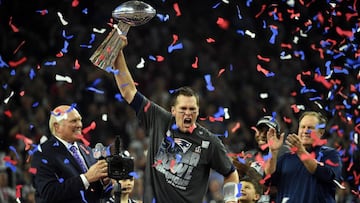 (FILES) In this file photo taken on February 5, 2017 New England Patriots' quarterback Tom Brady holds the Vince Lombardi Trophy as Head coach Bill Belichick (R) looks on after defeating the Atlanta Falcons 34-28 in overtime during Super Bowl 51 at NRG Stadium in Houston, Texas.
With the Patriots' superiority in the NFL for the past two decades, its success-story quarterback, its inflammatory coach and its owner close to Donald Trump, the Patriots appear to be a divisive team in the United States. According to a study of the BetOnline website, only four of the 50 states, unsurprisingly located in the north-east of the country, hope for a Patriot's victory as they face the Philadelphia Eagles in the Superbowl on February 4, 2018. / AFP PHOTO / Timothy A. CLARY