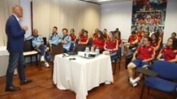 Collina dio una charla a la Selección femenina de fútbol