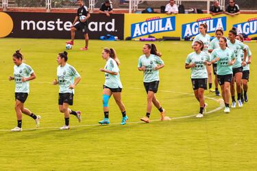 La Selección Argentina realizó su primer y único entrenamiento en Bucaramanga antes de disputar las semifinales de la Copa América Femenina ante Colombia en el estadio Alfonso López.