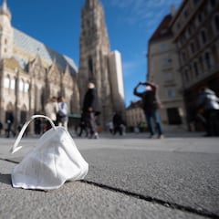 How fast does sneeze travel and how far can it go?