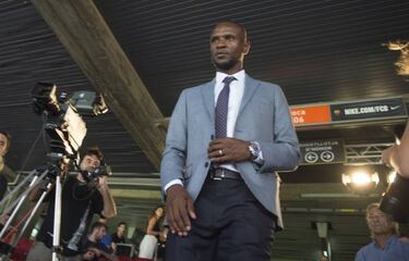 Abidal: Messi's Barcelona contract renewal "never easy"