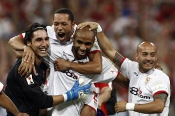 Los jugadores del Sevilla celebran el gol de Kanouté el 3 de junio de 2007 que le dió la victoria al Sevilla frente al Getafe en la final de la Copa del Rey que se disputó en el Bernabéu