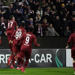 "Los jugadores del Cluj tienen relaciones una vez por semana"