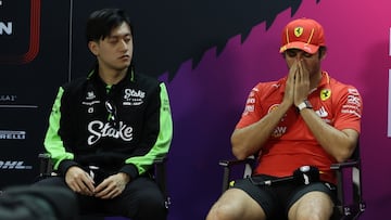 Zhou y Sainz, en una rueda de prensa.