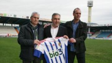 Fabri posa, durante su presentaci&oacute;n.