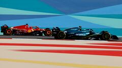 Charles Leclerc (Ferrari SF-24) y Fernando Alonso (Aston Martin AMR24). Sakhir, Bahréin. F1 2024.