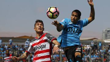 Futbol, Deportes Iquique vs Curico Unido.
 Campeonato de Transicion 2017
 El jugador de Deportes Iquique, Johann Castillo, derecha, disputa el balon con Franco Bechtholdot de Curico Unido durante el partido de primera divisi&Atilde;&sup3;n en el estadio M