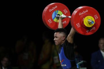 El deportista colombiano consiguió la medalla de bronce en los Juegos Olímpicos de Río 2016 tras la descalificación Izzat Artykov. A esto se suman las múltiples victorias en los eventos deportivos más reconocidos. 

El colombiano competirá el 27 de julio de 5:00 p.m. a 7:00 p.m. en la Escuela Militar de Chorrillos. 