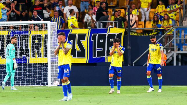 El nivel defensivo, una tarea pendiente en el Cádiz