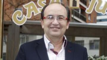 "Queremos que Coke renueve y negociamos por Krychowiak"