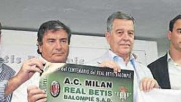 <b>PRESENTACIÓN. </b>El presidente, José León, presentó el partido del Centenario contra el Milan.