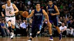 Jeremy Lin lleva el bal&oacute;n durante el Boston Celtics-Charlotte Hornets.