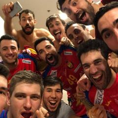 Sterbik eleva la moral española