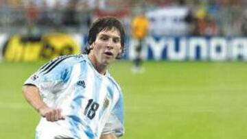 <b>ELEGANTE. </b>De esta manera transformó Messi el penalti que le dio la victoria el sábado ante Nigeria.