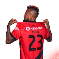 Paranaense sorprende y presenta así a Arturo Vidal: ¡divertida imagen!