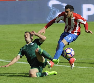 Durmisi in action against Sporting de Gijón yesterday