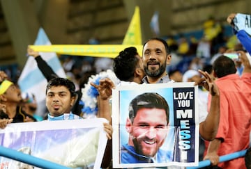 Seguidores de Argentina en el Estadio Universitario King Saud 