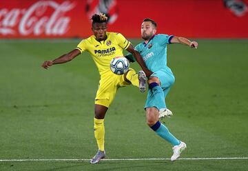 Chukwueze y Jordi Alba.