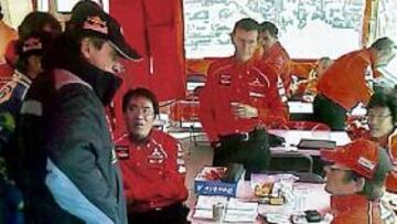 <b>MAL DÍA. </b>Sainz estaba angustiado con lo ocurrido y acudió de inmediato a interesarse por Maimon.